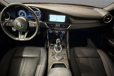 Alfa Romeo Giulia 2.0 Turbo 280 CV AT8 AWD Q4 Ti (6)