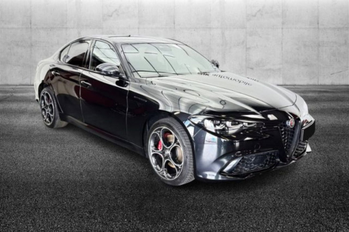 Alfa Romeo Giulia 2.0 Turbo 280 CV AT8 AWD Q4 Estrema (2)