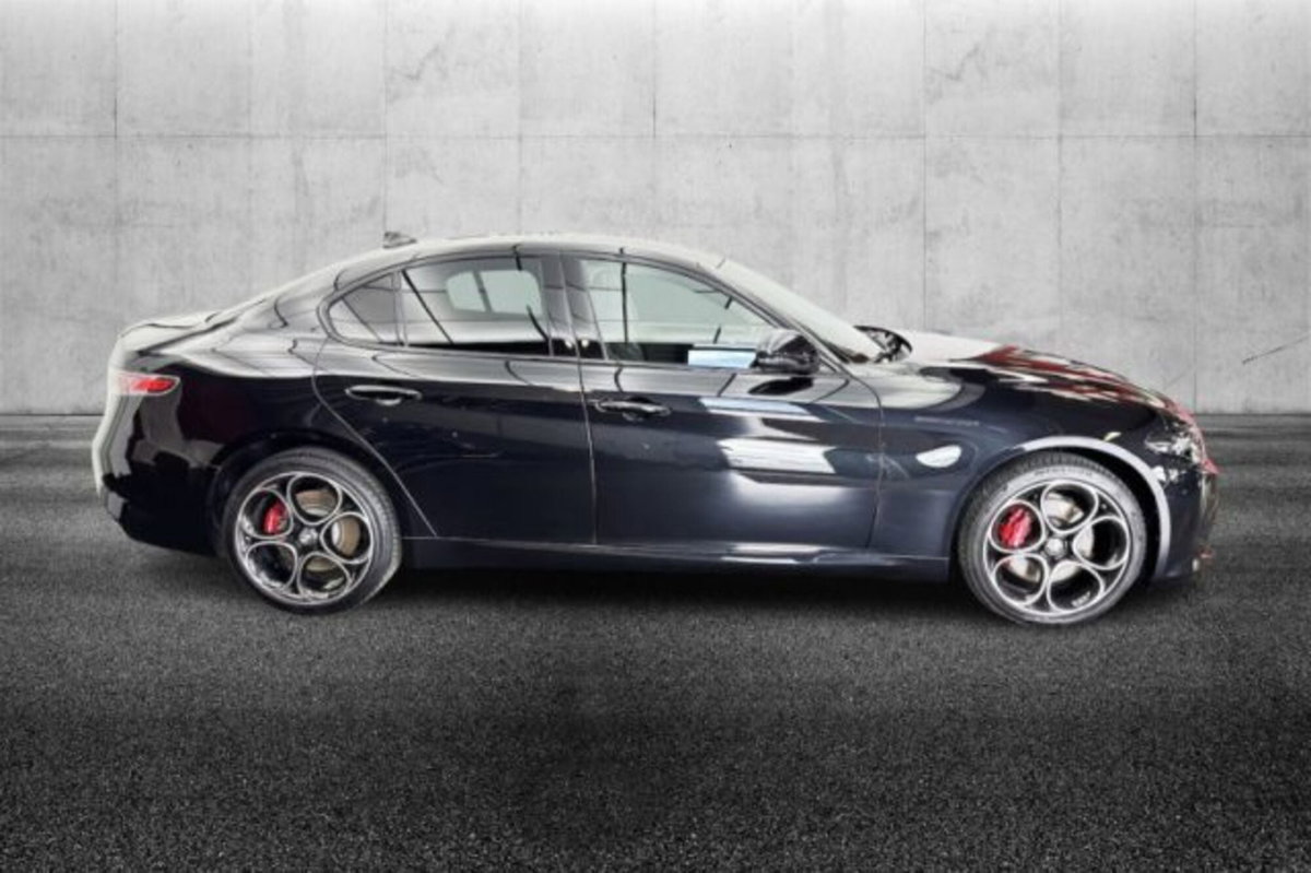 Alfa Romeo Giulia 2.0 Turbo 280 CV AT8 AWD Q4 Estrema (4)