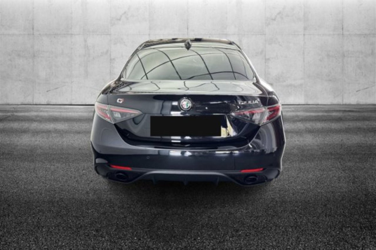 Alfa Romeo Giulia 2.0 Turbo 280 CV AT8 AWD Q4 Estrema (5)