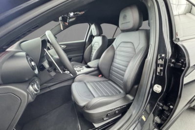 Alfa Romeo Giulia 2.0 Turbo 280 CV AT8 AWD Q4 Estrema (7)