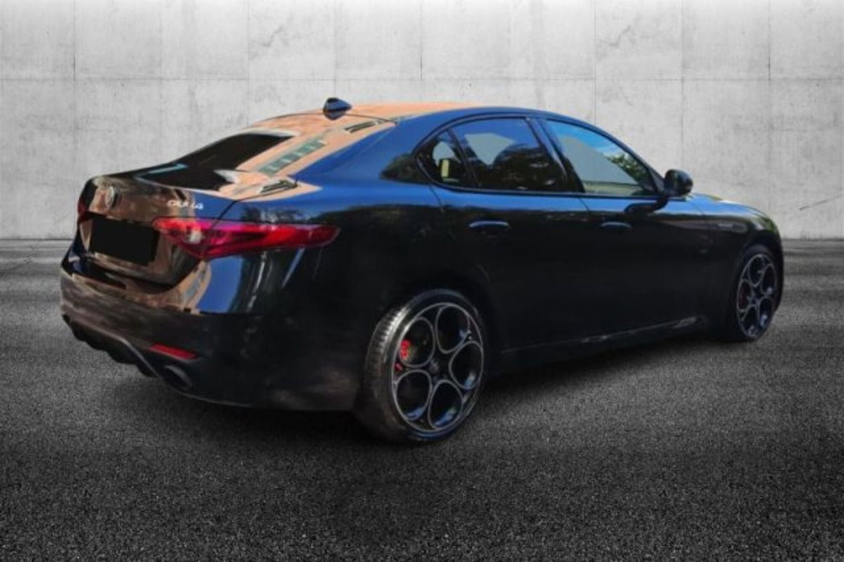 Alfa Romeo Giulia 2.0 Turbo 280 CV AT8 AWD Q4 Veloce (2)
