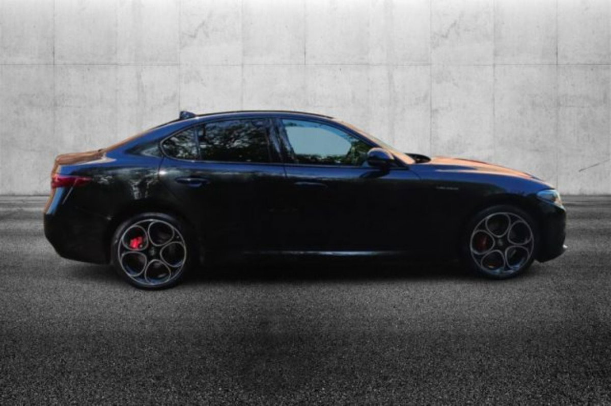 Alfa Romeo Giulia 2.0 Turbo 280 CV AT8 AWD Q4 Veloce (4)