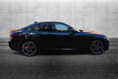 Alfa Romeo Giulia 2.0 Turbo 280 CV AT8 AWD Q4 Veloce (4)