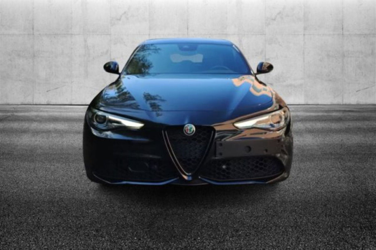 Alfa Romeo Giulia 2.0 Turbo 280 CV AT8 AWD Q4 Veloce (5)