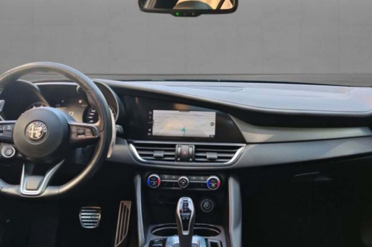 Alfa Romeo Giulia 2.0 Turbo 280 CV AT8 AWD Q4 Veloce (6)