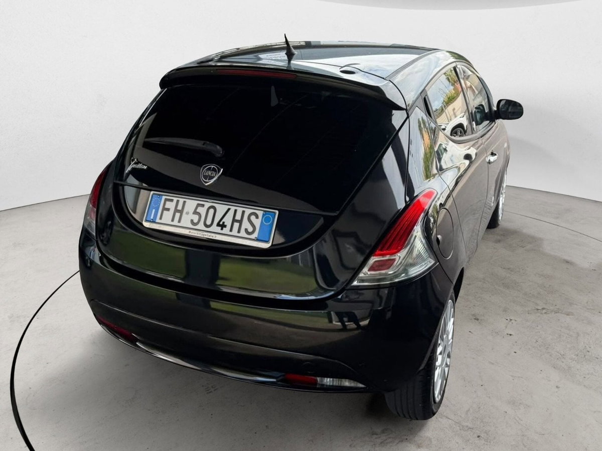 Lancia Ypsilon 1.2 69 CV 5 porte GPL Ecochic Silver (5)