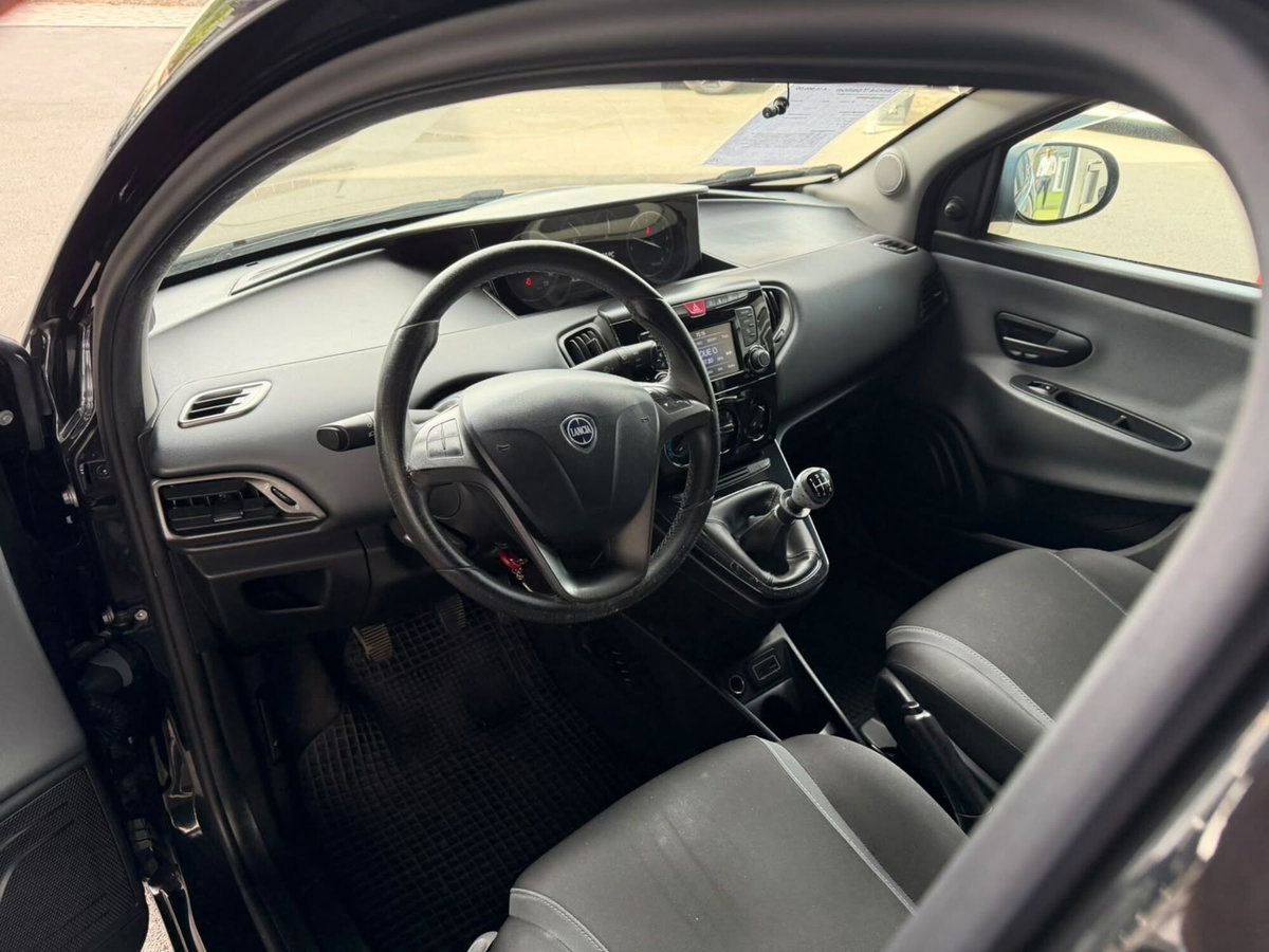 Lancia Ypsilon 1.2 69 CV 5 porte GPL Ecochic Silver (9)