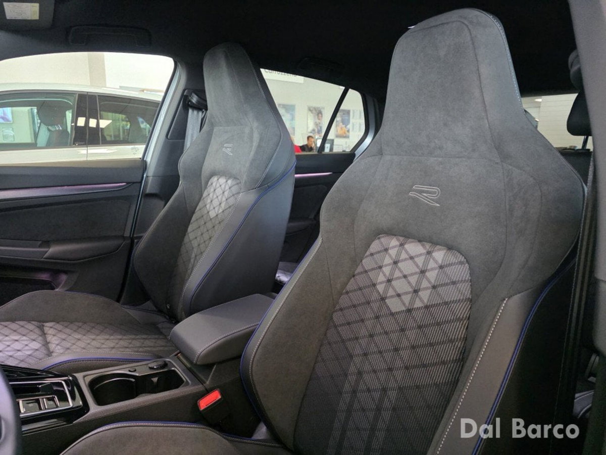 Volkswagen Golf 1.5 eTSI 150 CV EVO ACT DSG R-Line (8)