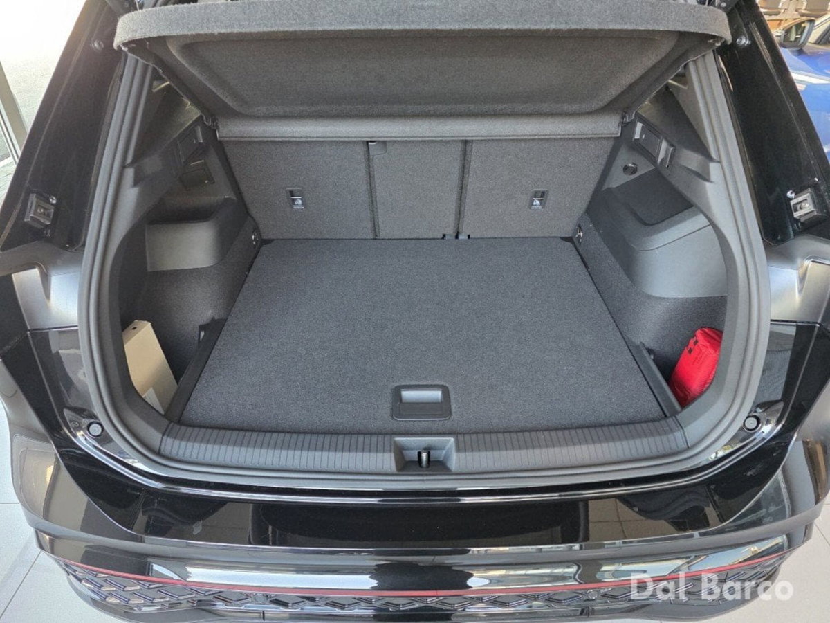 Volkswagen Tiguan 2.0 tdi R-Line 150cv dsg (16)