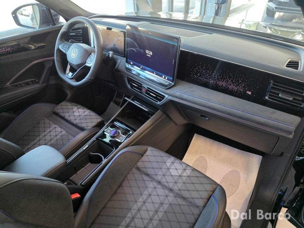 Volkswagen Tiguan 2.0 tdi R-Line 150cv dsg (18)
