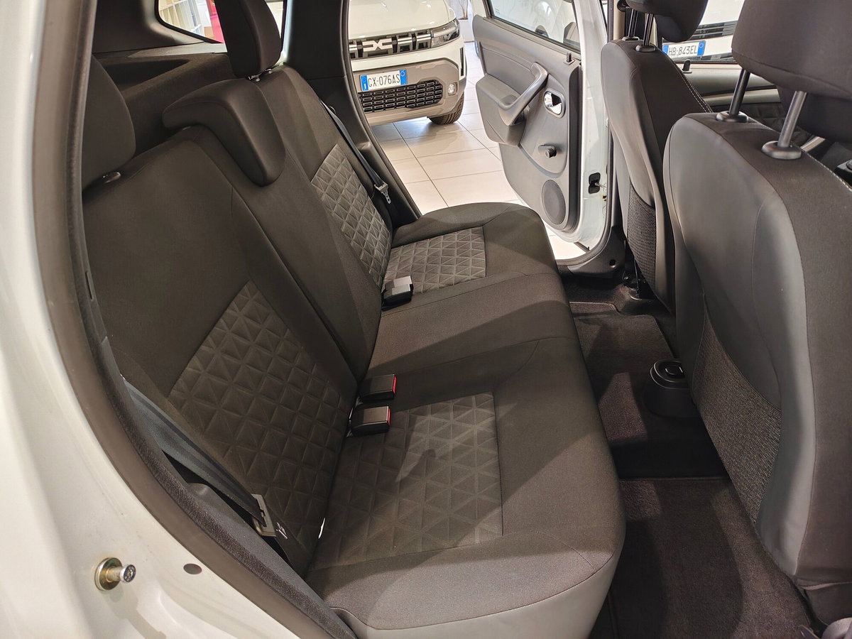 Dacia Duster 1.6 110CV 4x2 GPL Ambiance (7)