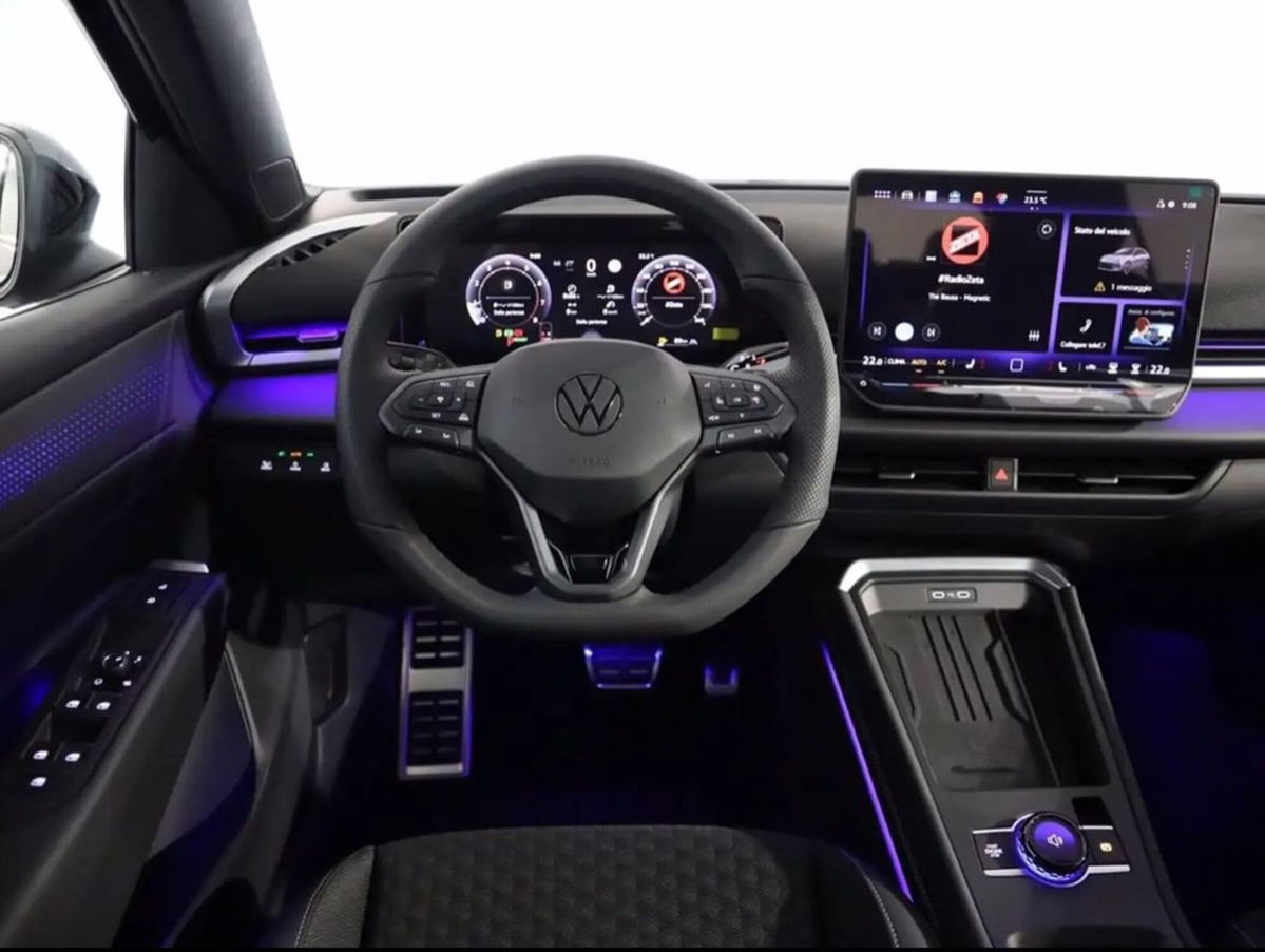 Volkswagen T-Roc 1.5 etsi R-Line 150cv dsg (6)