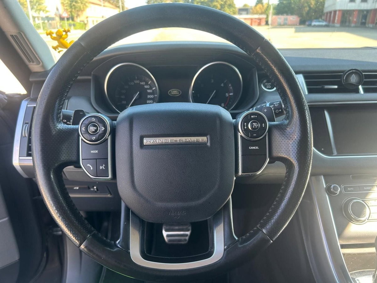 Land Rover Range Rover Sport 3.0 TDV6 HSE (10)