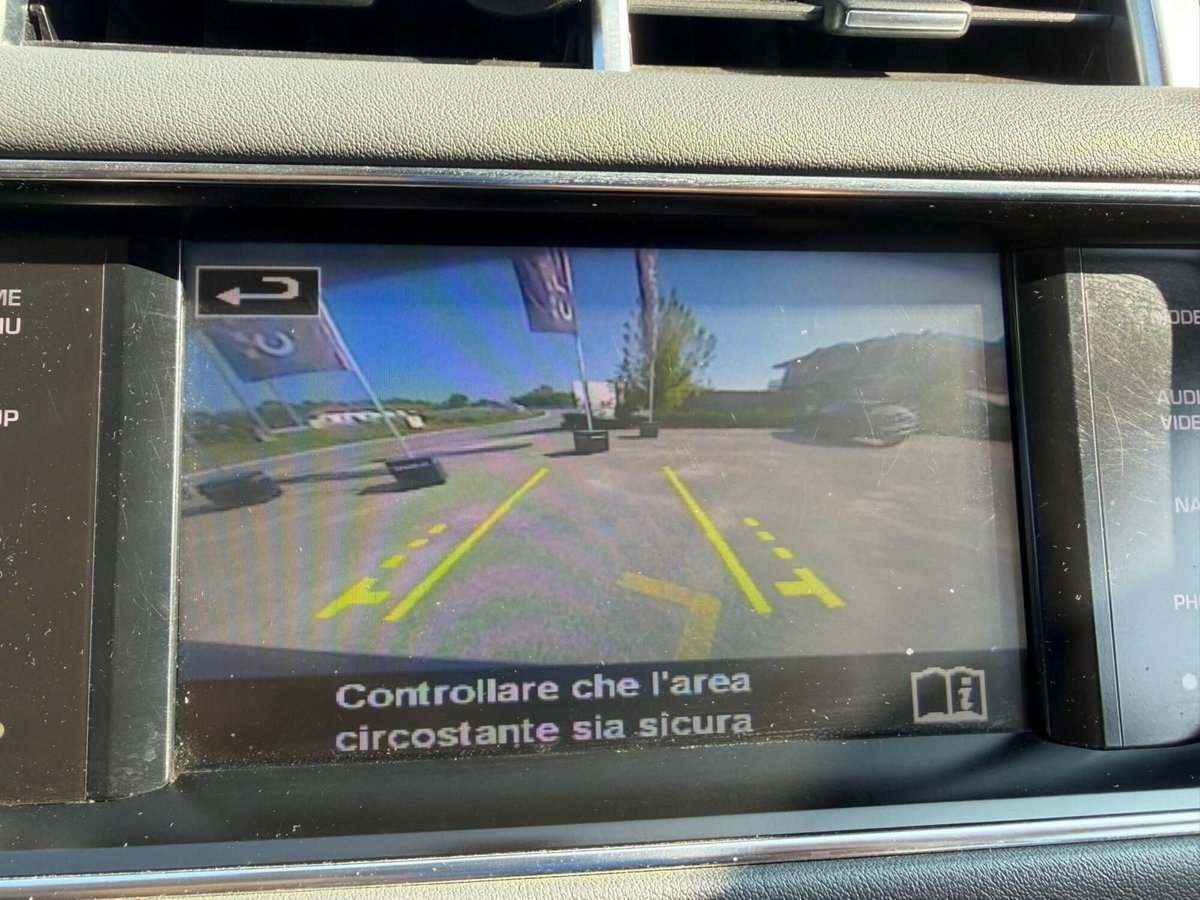 Land Rover Range Rover Sport 3.0 TDV6 HSE (11)