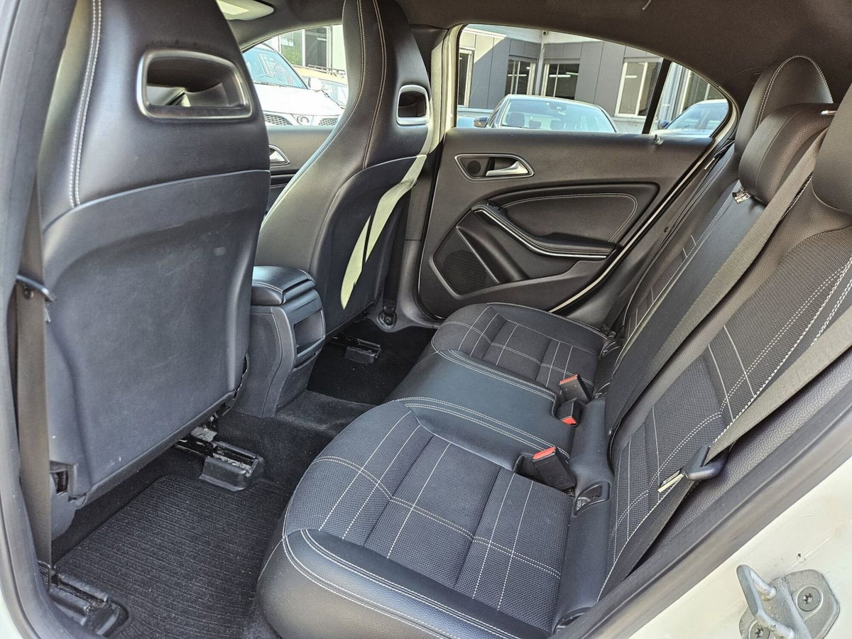 Mercedes-Benz Classe A 180 CDI Dark Night Edition (8)