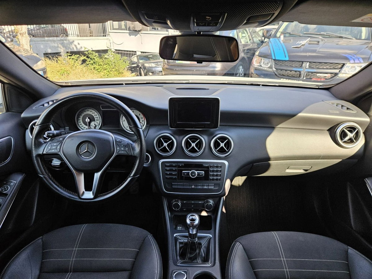 Mercedes-Benz Classe A 180 CDI Dark Night Edition (9)