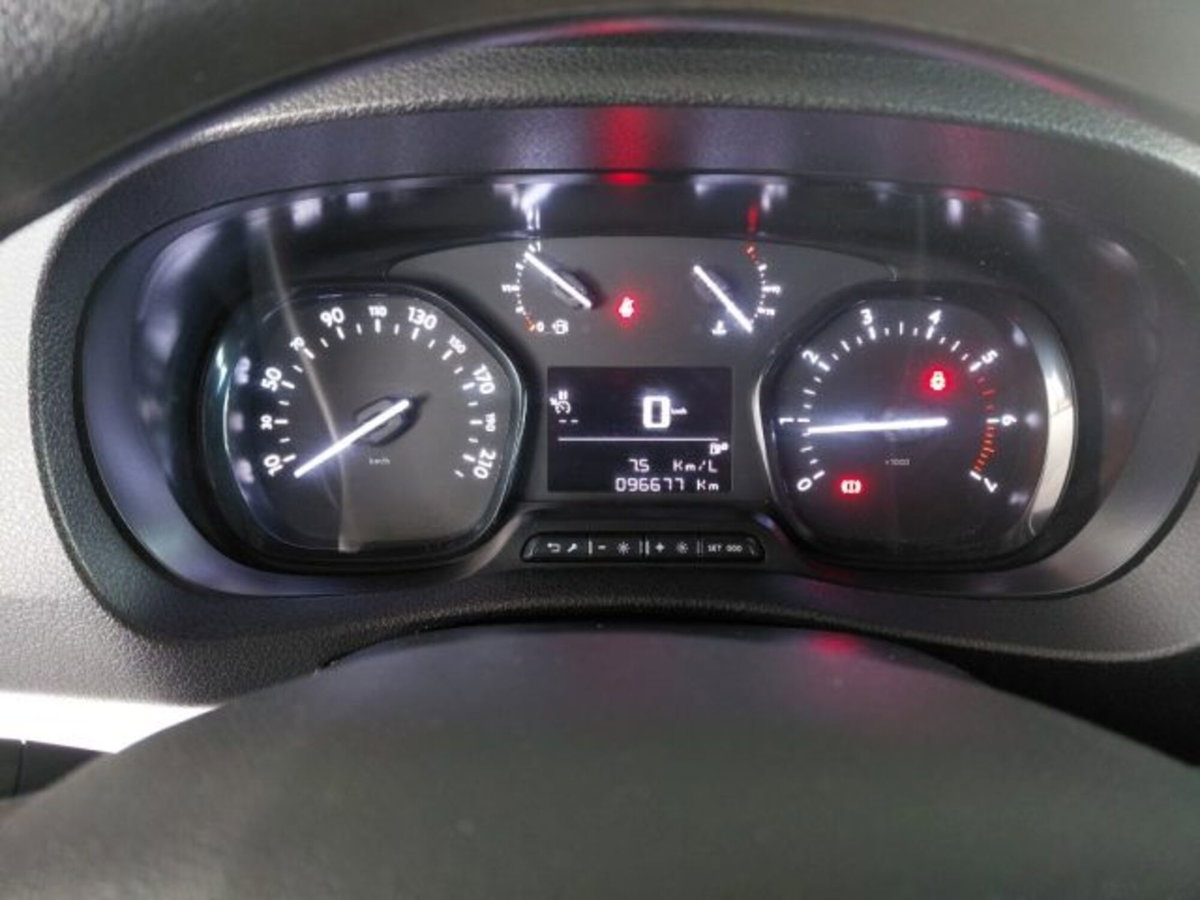 Peugeot Traveller BlueHDi 120 S&S Long Business (17)