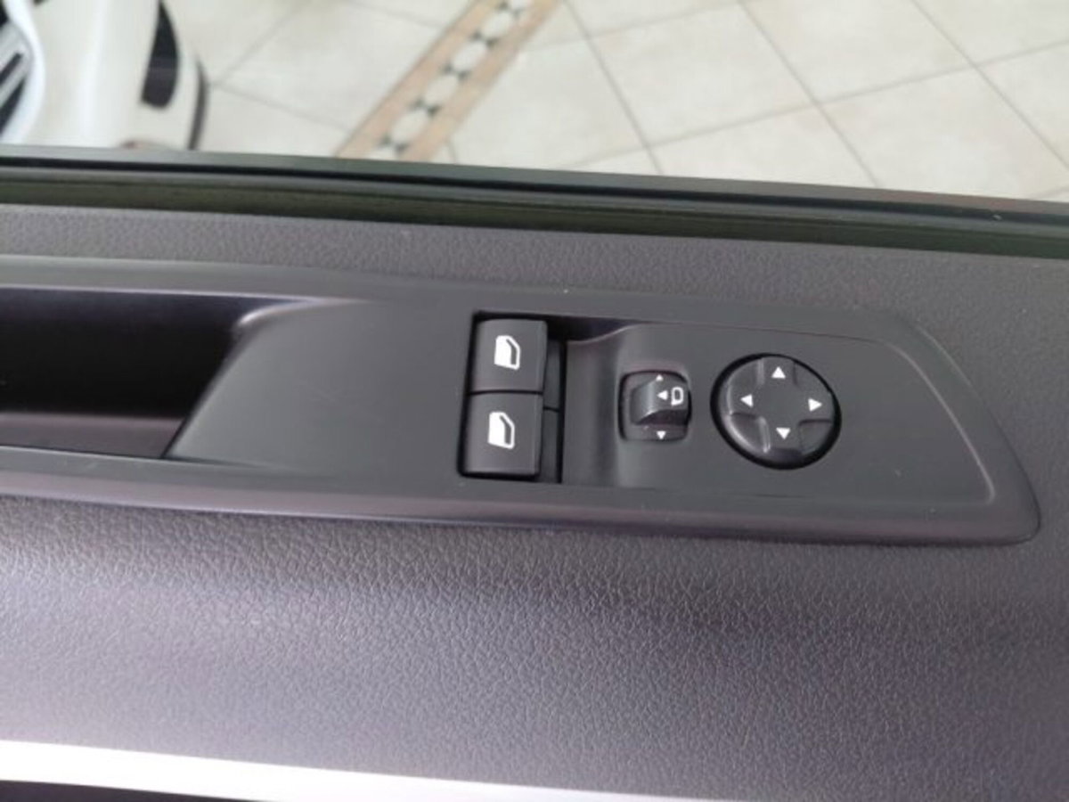 Peugeot Traveller BlueHDi 120 S&S Long Business (19)