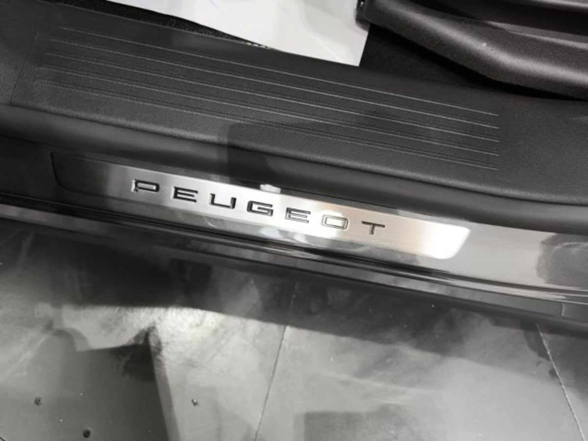 Peugeot 3008 1.2 hybrid GT 145cv e-dcs6 (10)