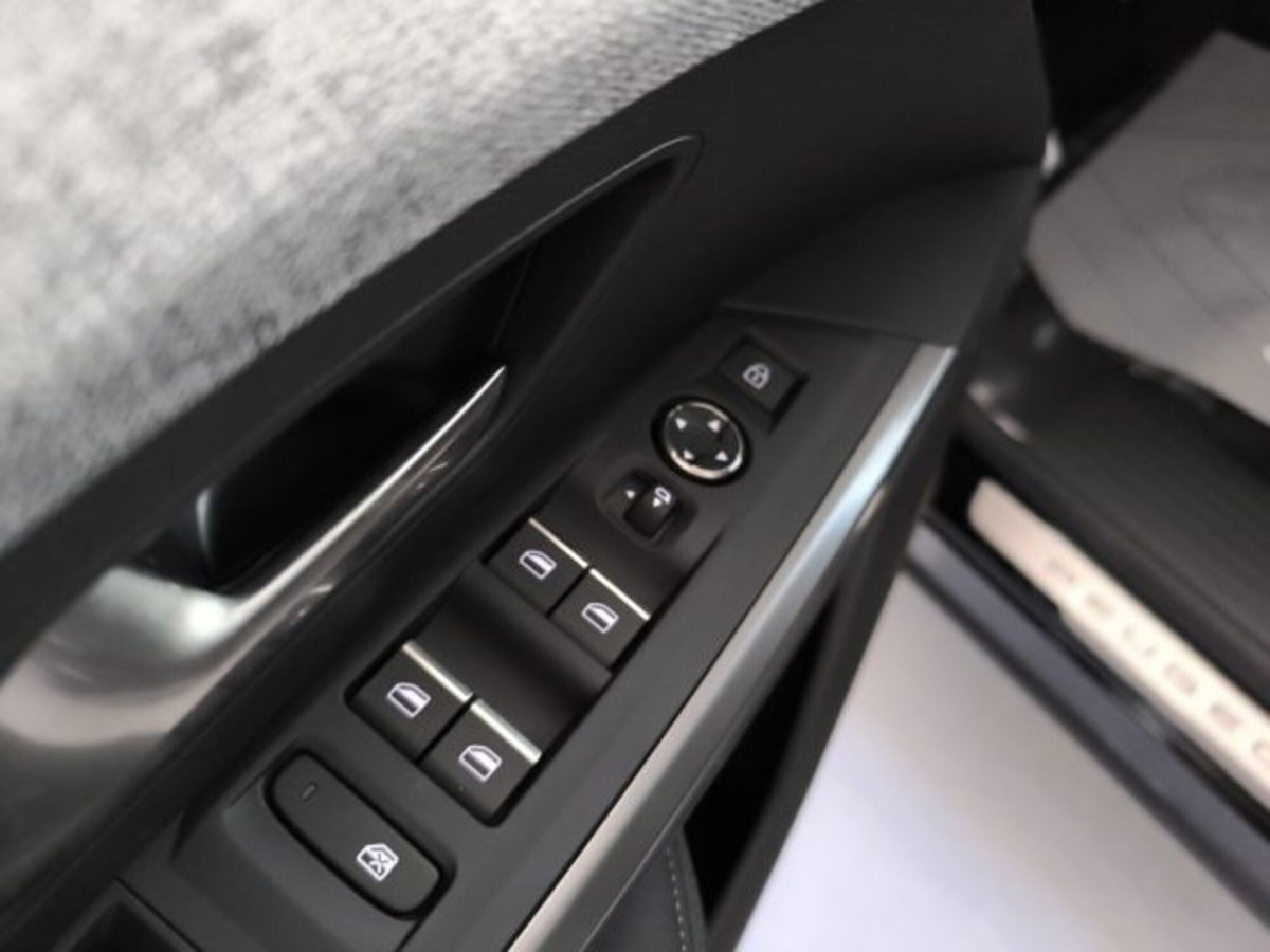 Peugeot 3008 1.2 hybrid GT 145cv e-dcs6 (9)
