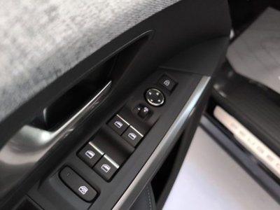 Peugeot 3008 1.2 hybrid GT 145cv e-dcs6 (9)