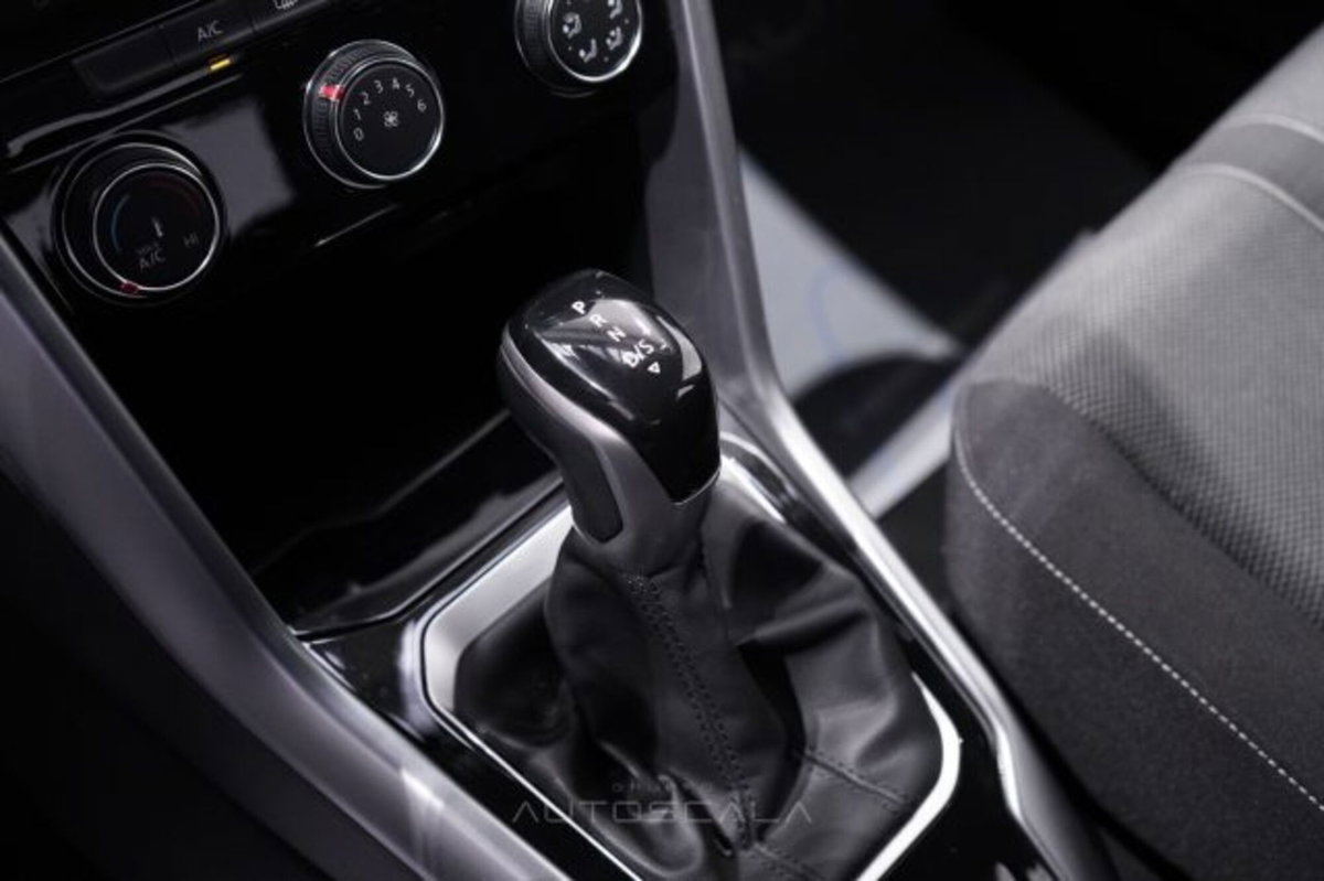 Volkswagen T-Roc 2.0 tdi Life 150cv dsg (16)