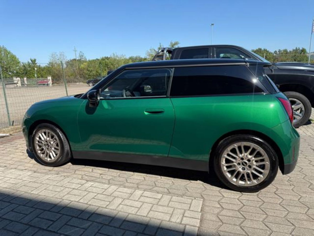 MINI Mini Cooper SE Resolute (19)