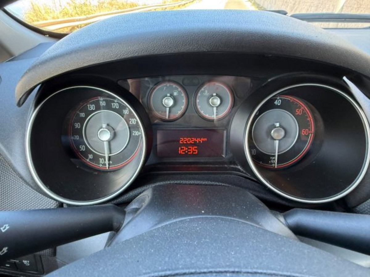 Fiat Punto 1.3 MJT II S&S 95 CV 5 porte Lounge (12)