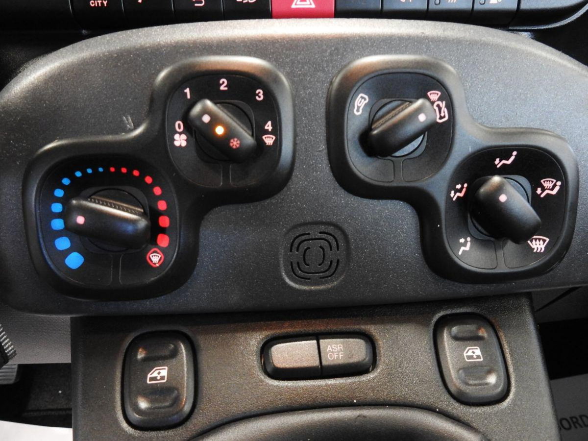 Fiat Panda 0.9 TwinAir Turbo Natural Power Lounge (17)