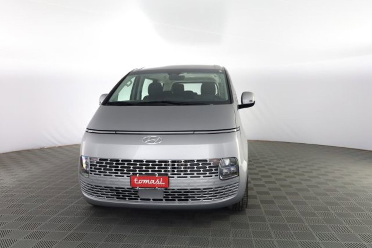 Hyundai Staria 2.2 2wd auto