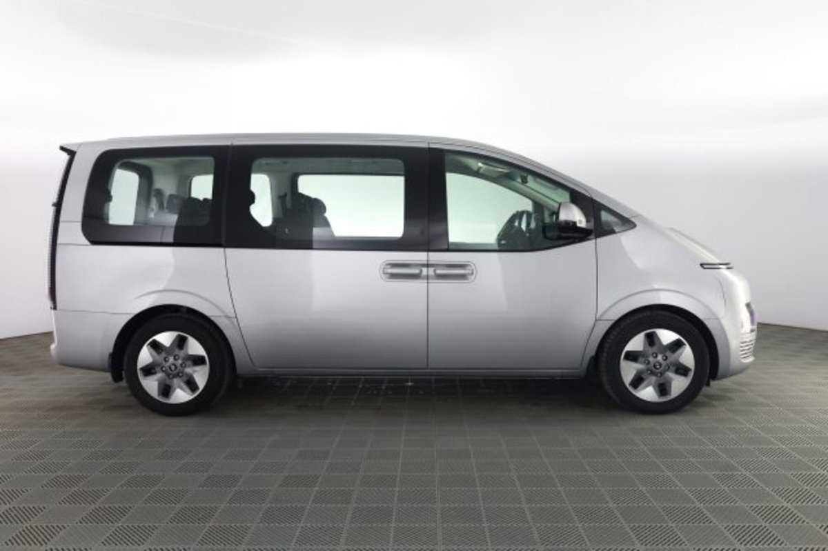 Hyundai Staria 2.2 2wd auto (3)