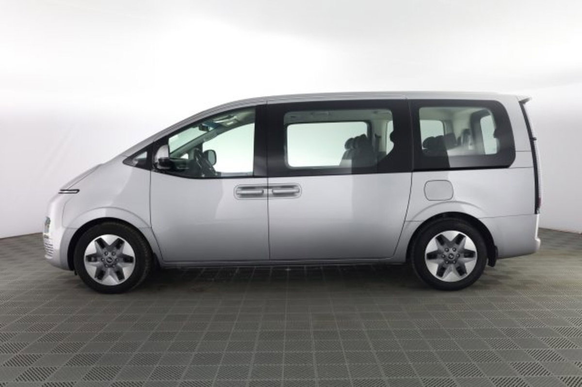 Hyundai Staria 2.2 2wd auto (7)