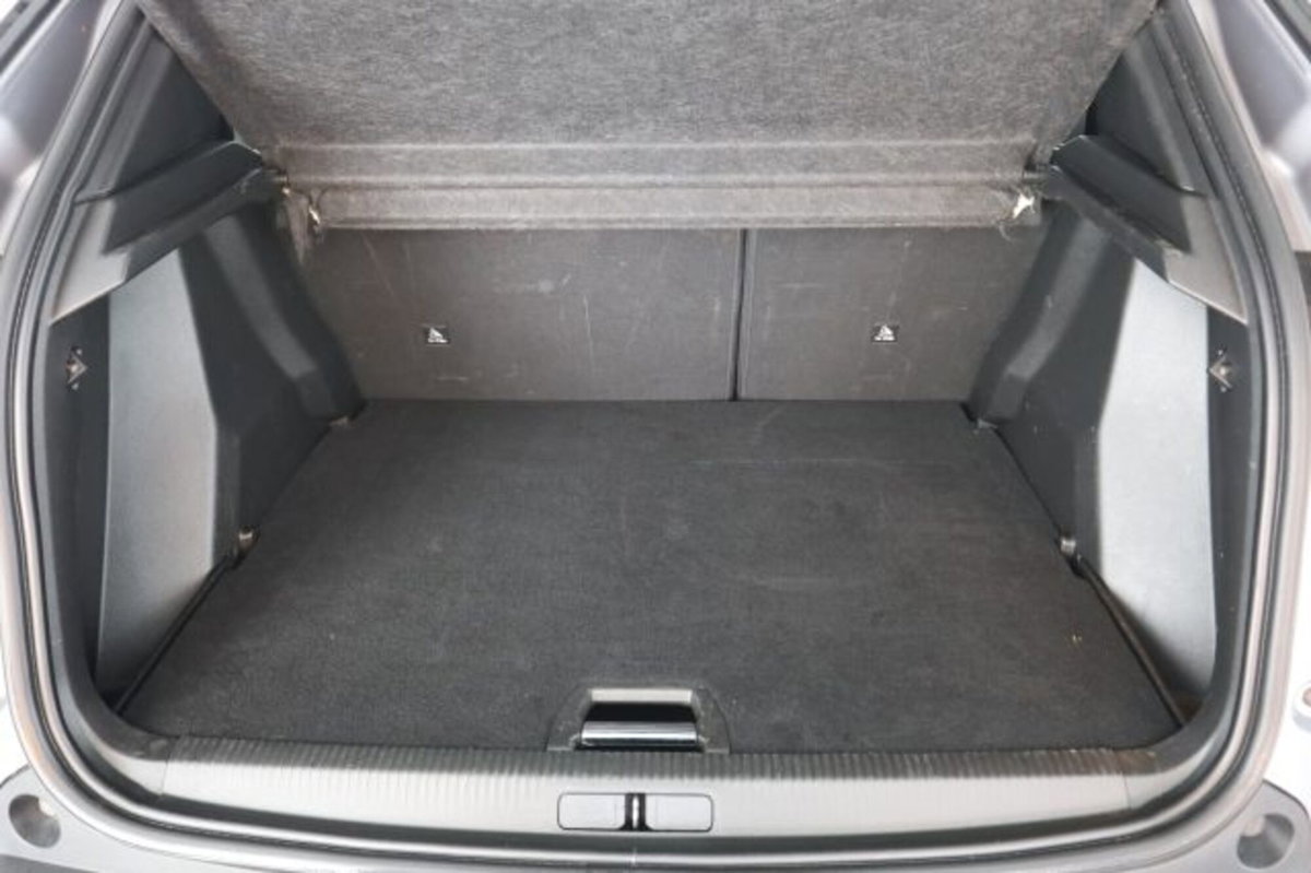 Peugeot 2008 BlueHDi 130 S&S EAT8 Allure Pack (6)