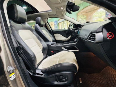 Jaguar F-Pace 3.0 D V6 300 CV AWD aut. First Edition (14)