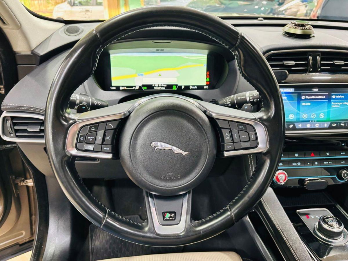 Jaguar F-Pace 3.0 D V6 300 CV AWD aut. First Edition (16)