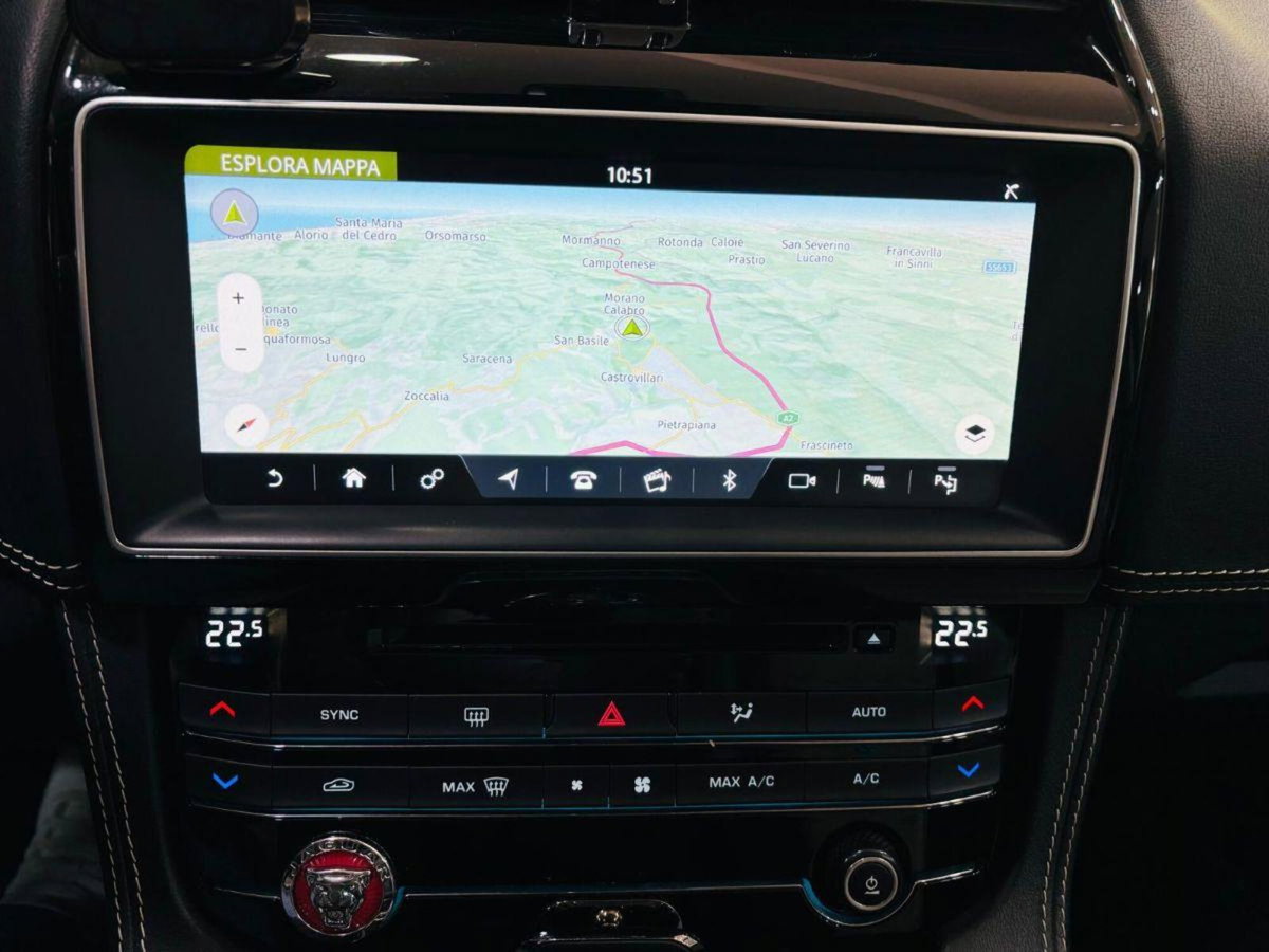 Jaguar F-Pace 3.0 D V6 300 CV AWD aut. First Edition (19)