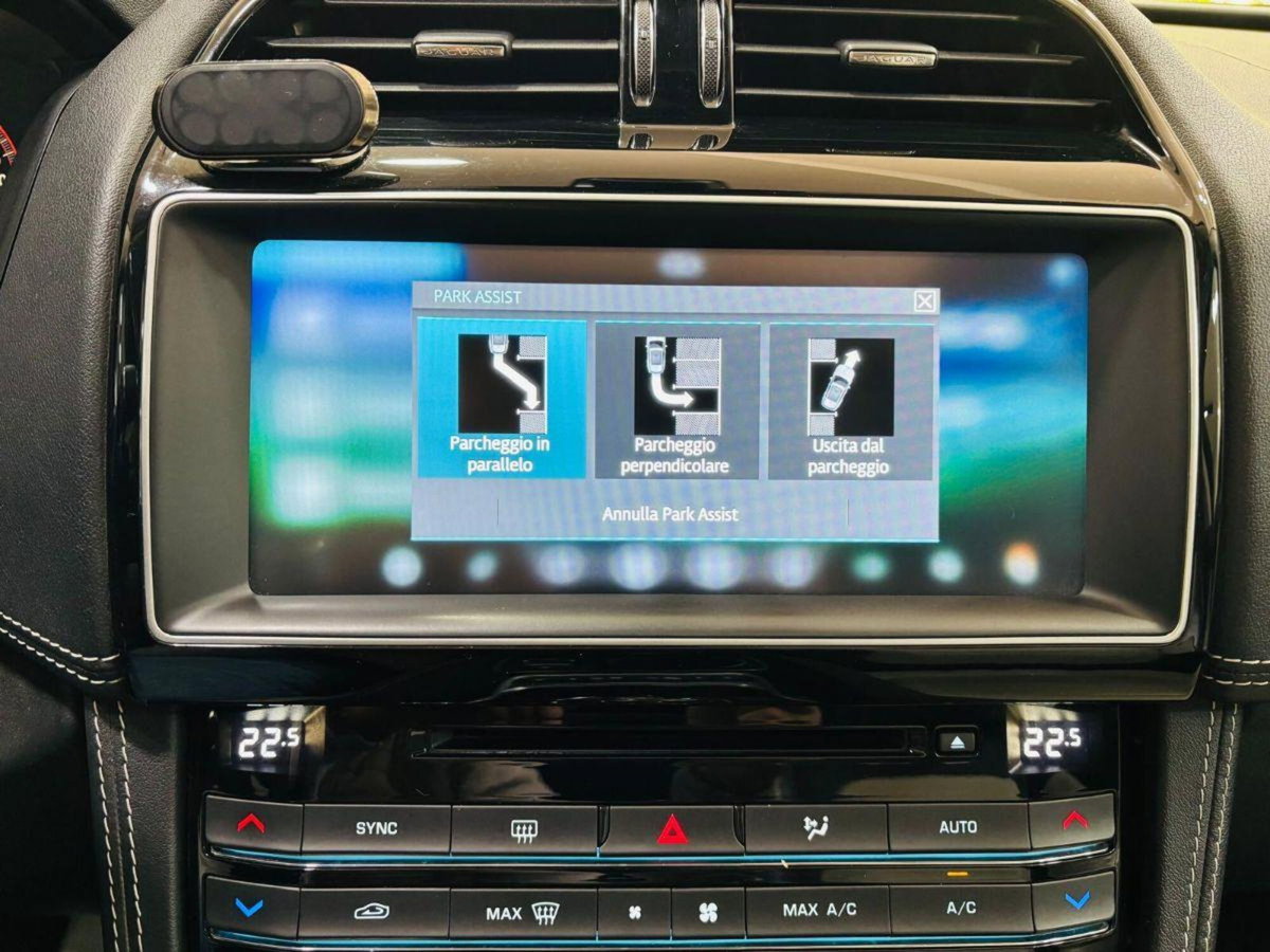 Jaguar F-Pace 3.0 D V6 300 CV AWD aut. First Edition (20)