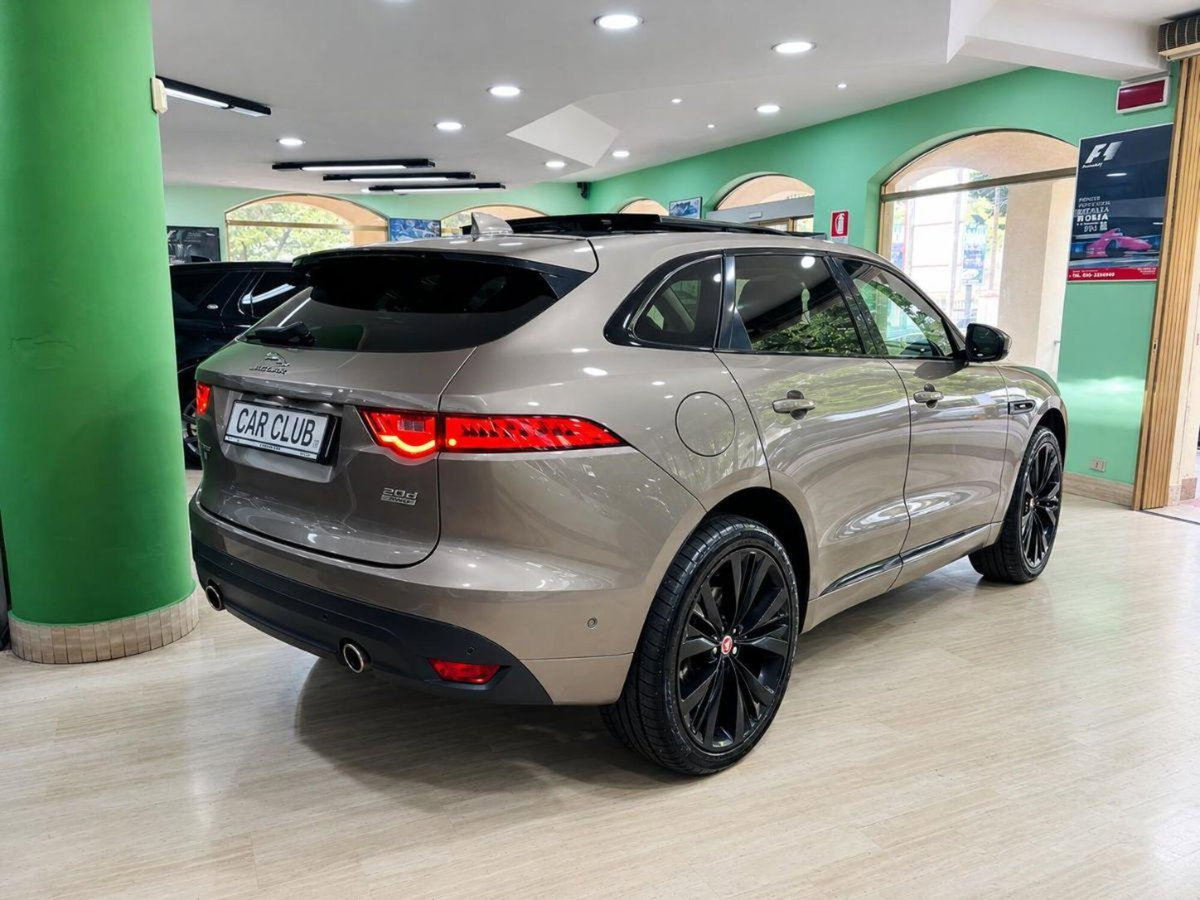 Jaguar F-Pace 3.0 D V6 300 CV AWD aut. First Edition (4)