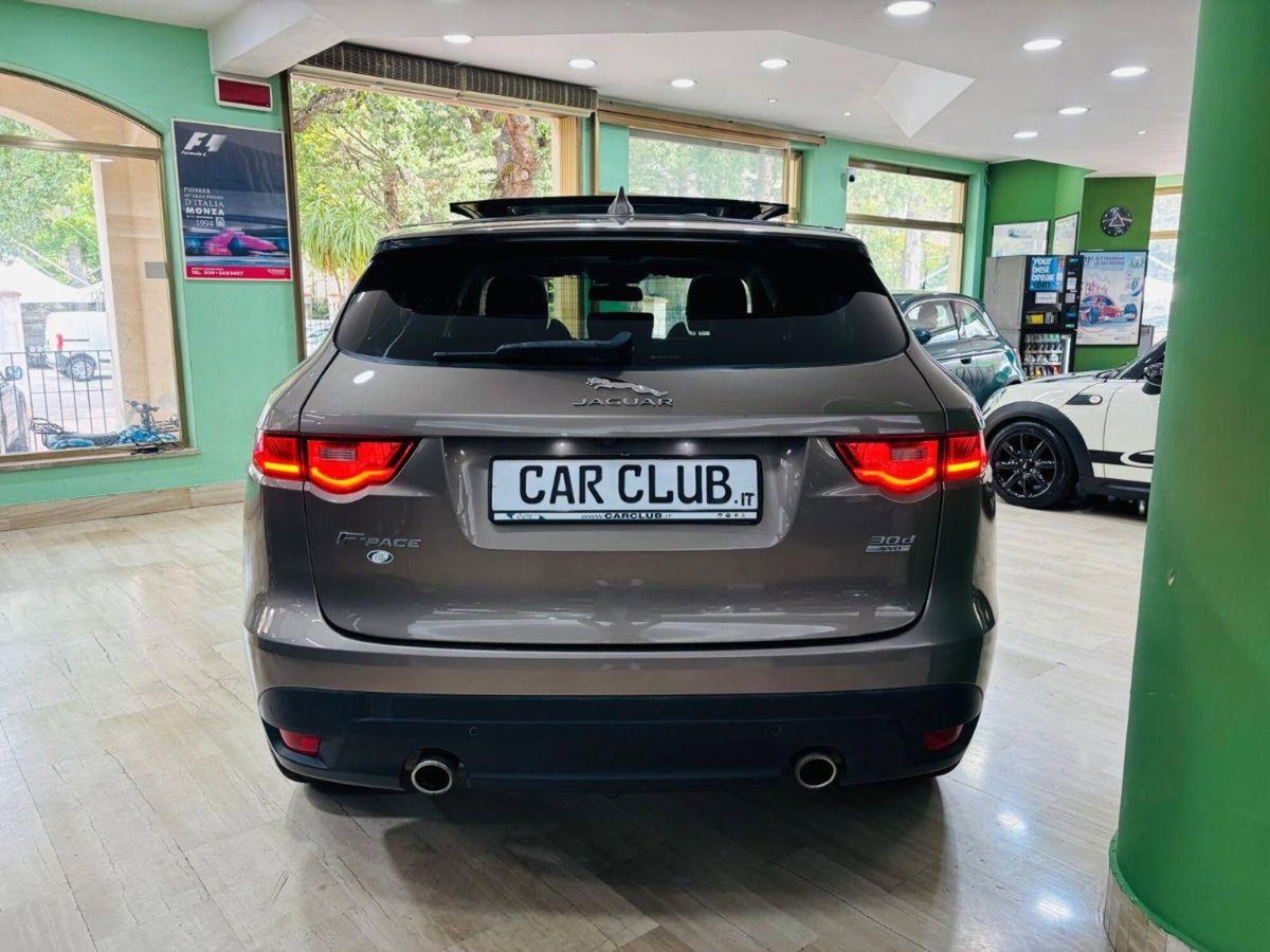 Jaguar F-Pace 3.0 D V6 300 CV AWD aut. First Edition (5)