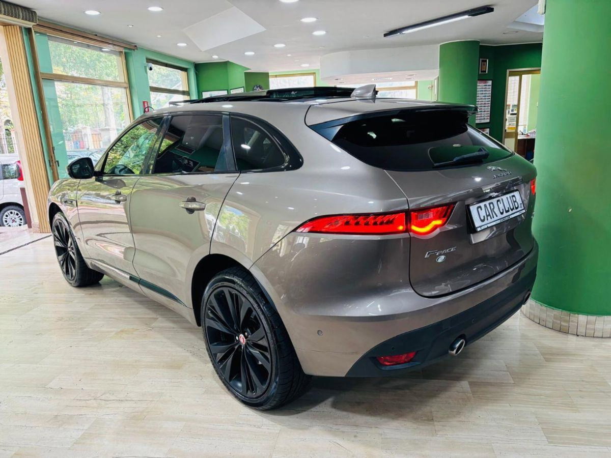 Jaguar F-Pace 3.0 D V6 300 CV AWD aut. First Edition (6)