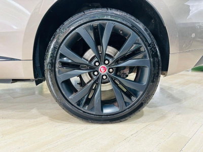 Jaguar F-Pace 3.0 D V6 300 CV AWD aut. First Edition (8)