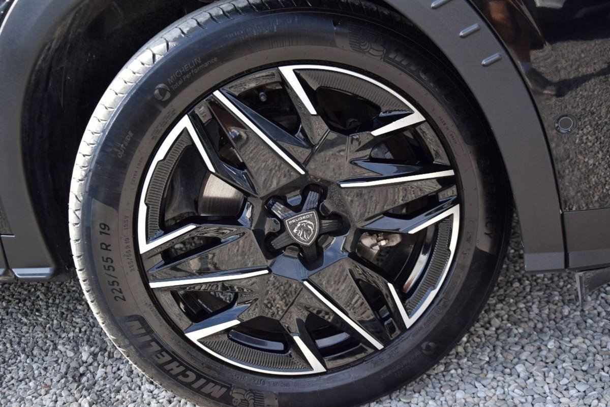 Peugeot 5008 1.2 hybrid Allure 145cv 7p.ti e-dcs6 (18)