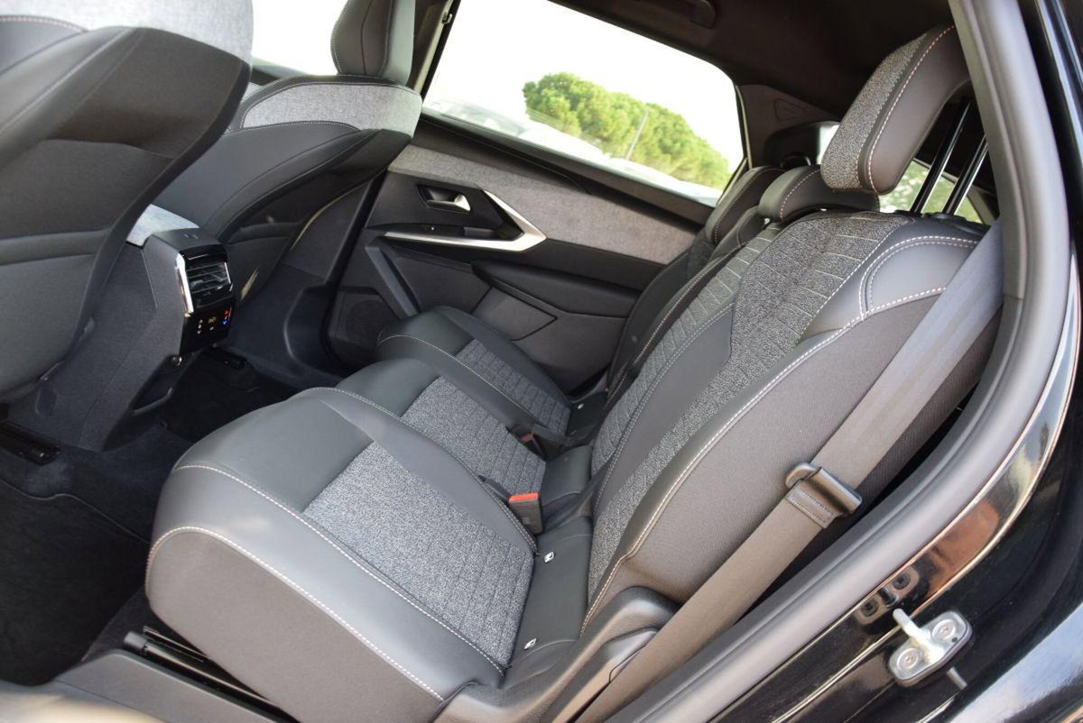 Peugeot 5008 1.2 hybrid Allure 145cv 7p.ti e-dcs6 (7)