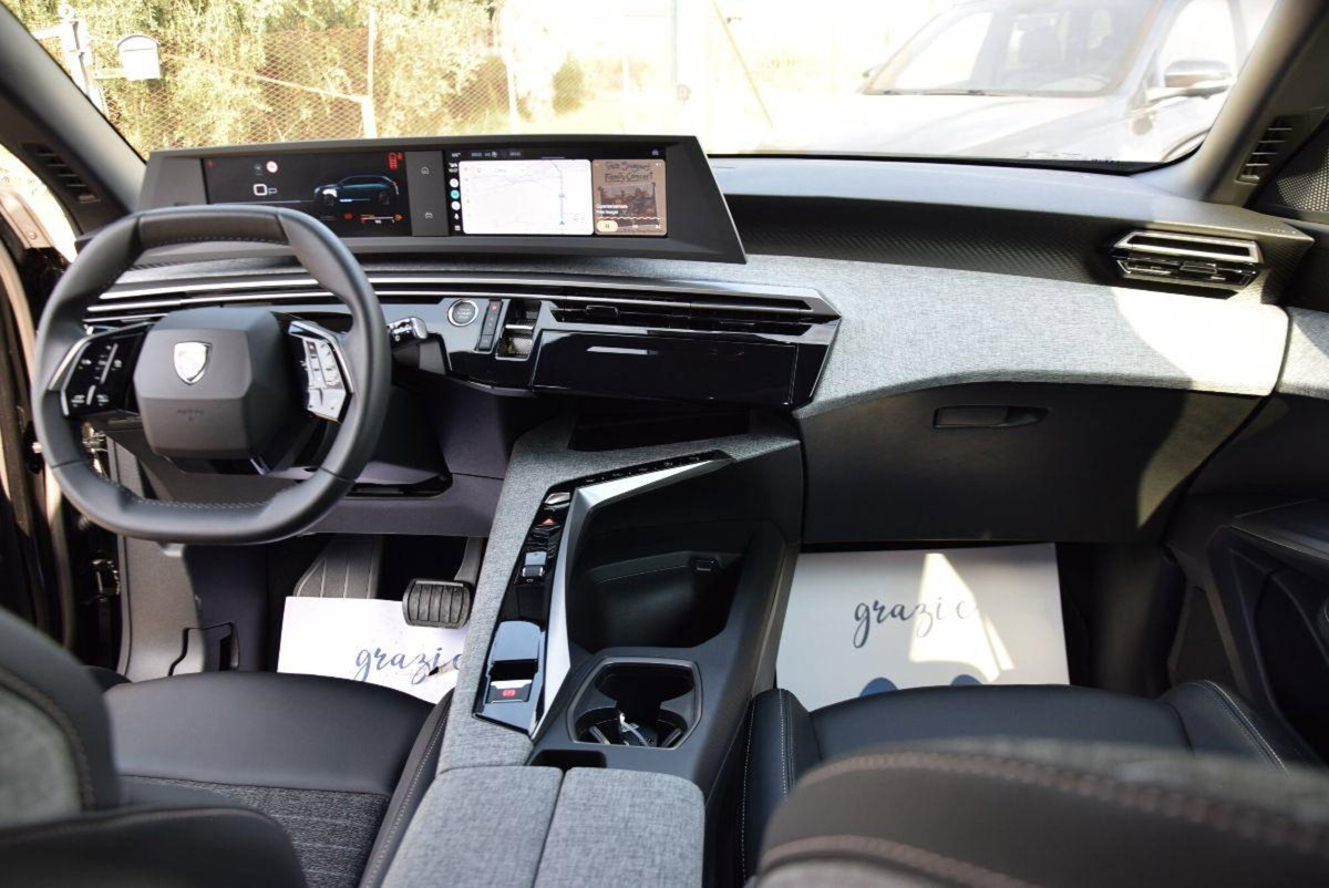 Peugeot 5008 1.2 hybrid Allure 145cv 7p.ti e-dcs6 (9)