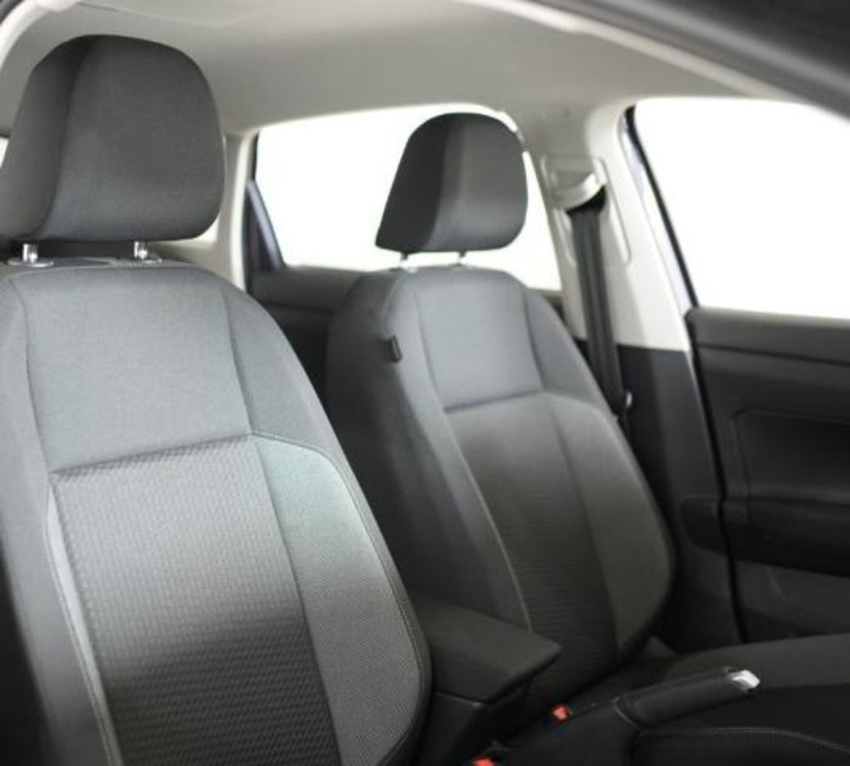Volkswagen Taigo 1.0 tsi Edition 115cv dsg (9)