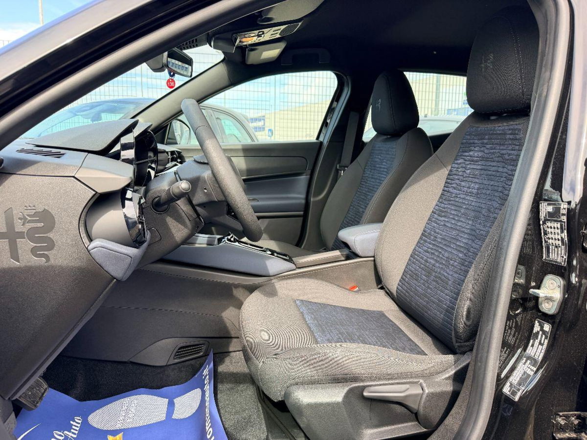 Alfa Romeo Junior 1.2 ibrida 145cv edct6 (10)