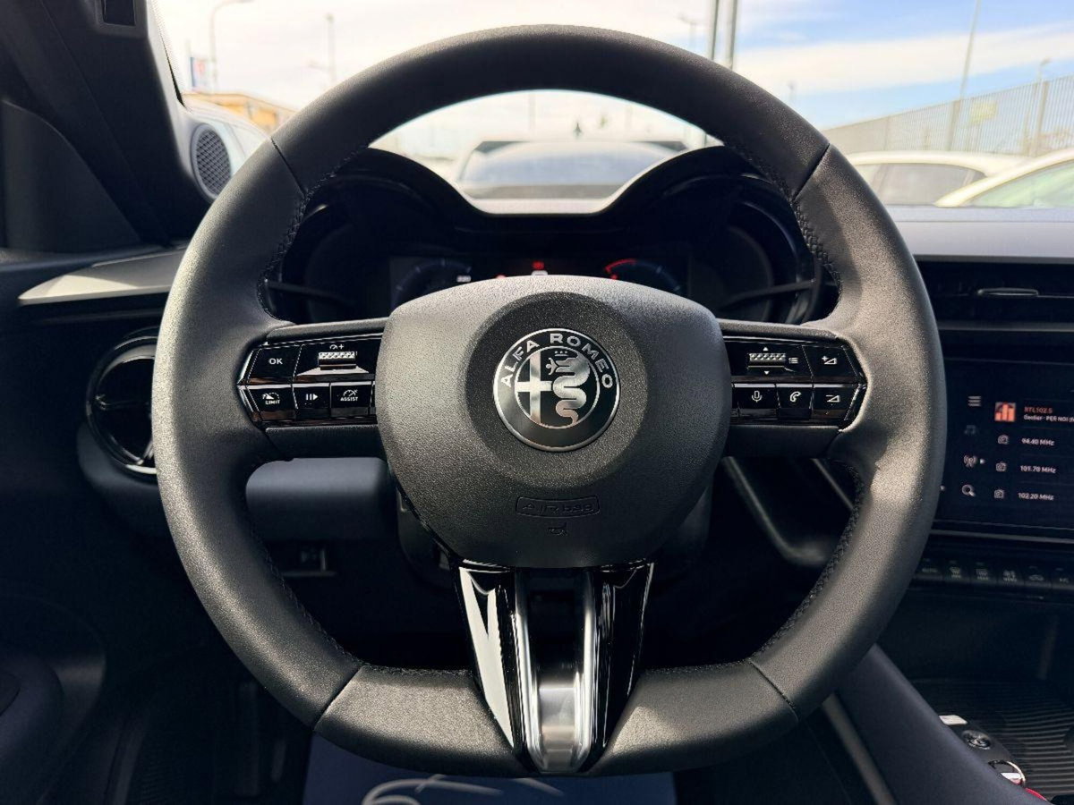 Alfa Romeo Junior 1.2 ibrida 145cv edct6 (18)