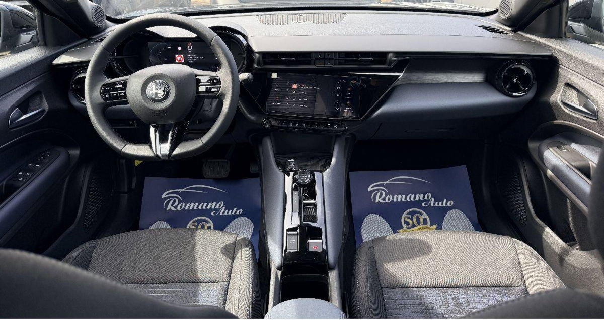 Alfa Romeo Junior 1.2 ibrida 145cv edct6 (6)