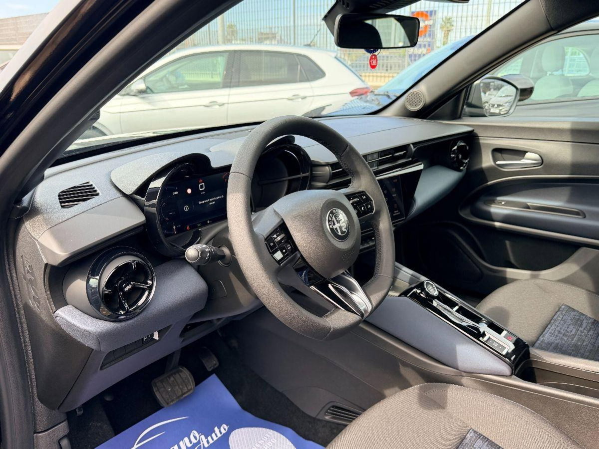 Alfa Romeo Junior 1.2 ibrida 145cv edct6 (7)